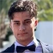 Offro lezioni private ai bambini delle scuole elementari/medie e superiori. Ho 19 anni e sono appena uscito da scuola con 100/100
